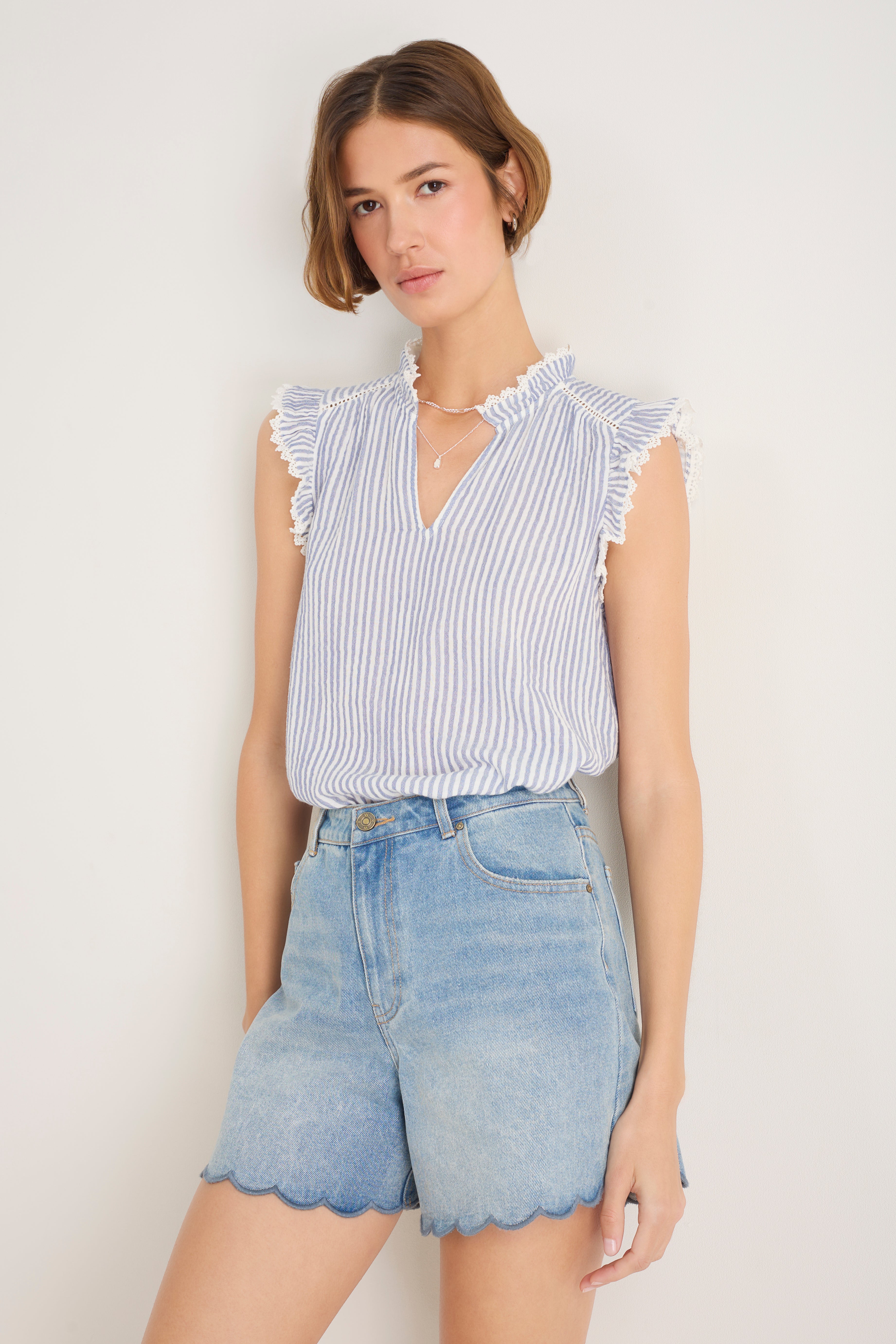 Ruby Scallop Short - Mid Wash